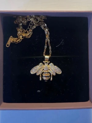 Halsband honungsbi - Jätte gulligt halsband med ett honungsbi