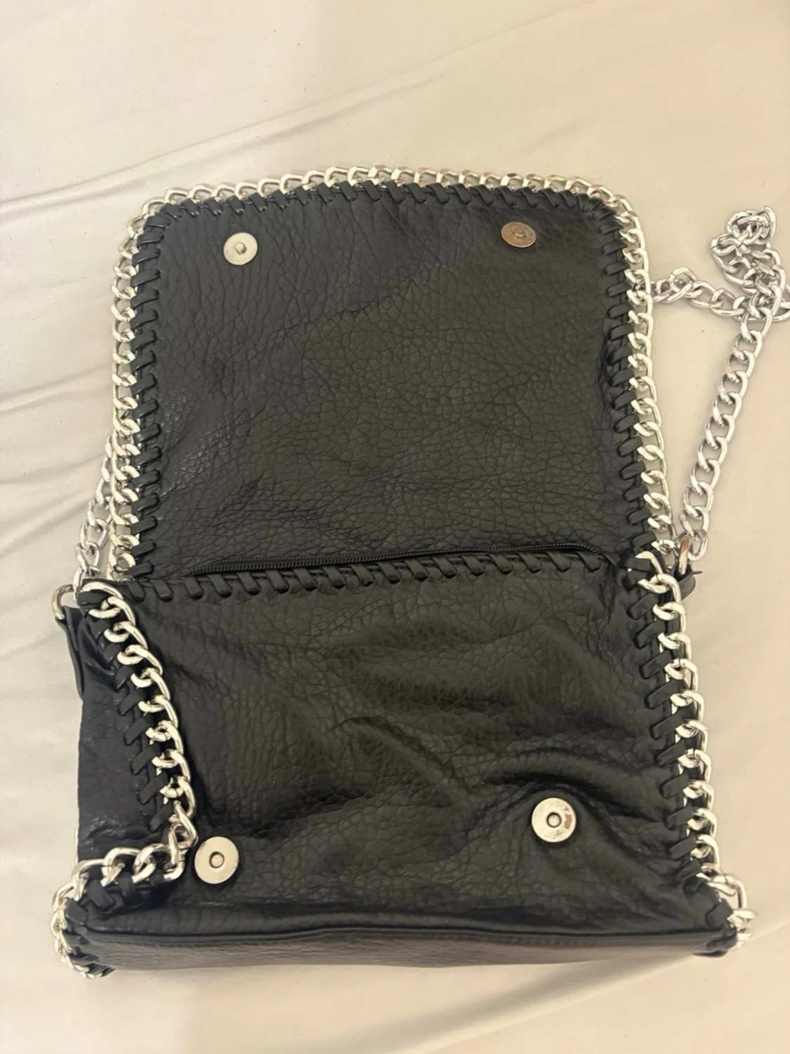 Svart axelväska med kedja från Tiamo - 2