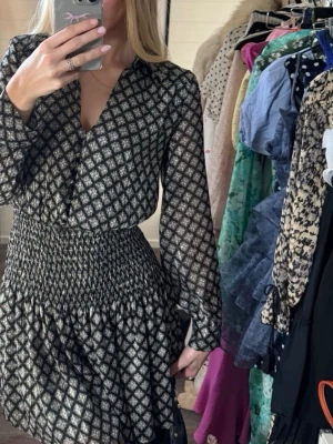 Klänning - Supersnygg kortklänning med mönster från Zara❤️