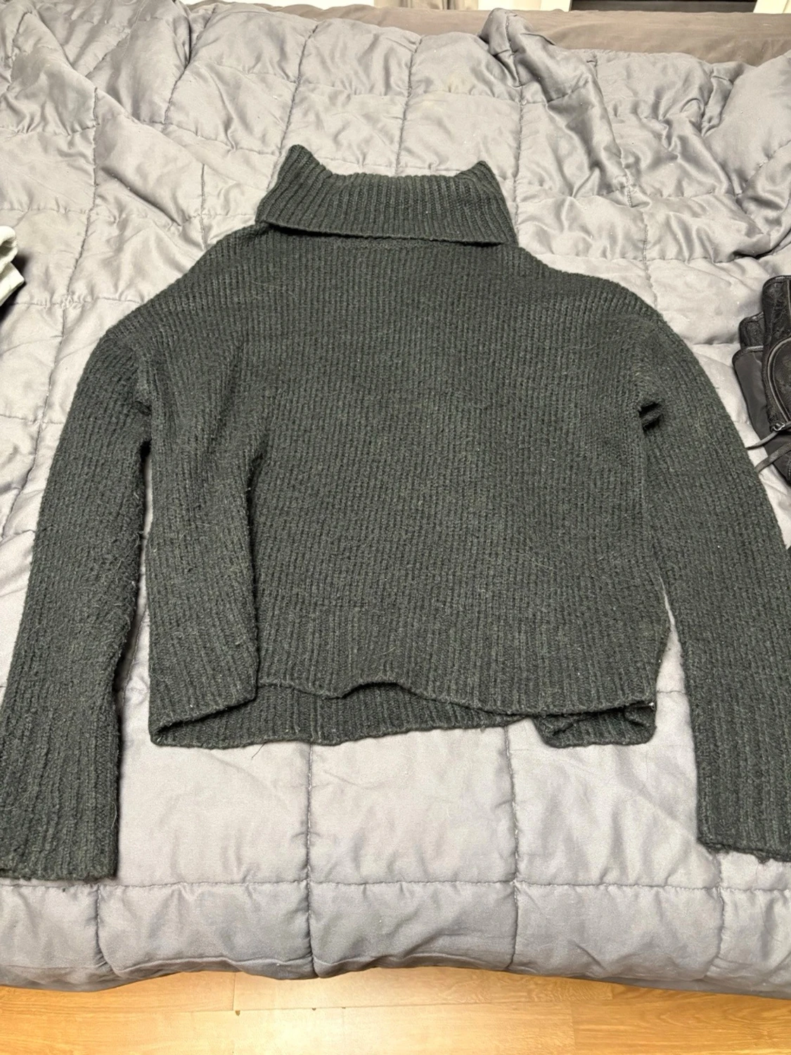 Mörkgrå stickad polotröja 1950