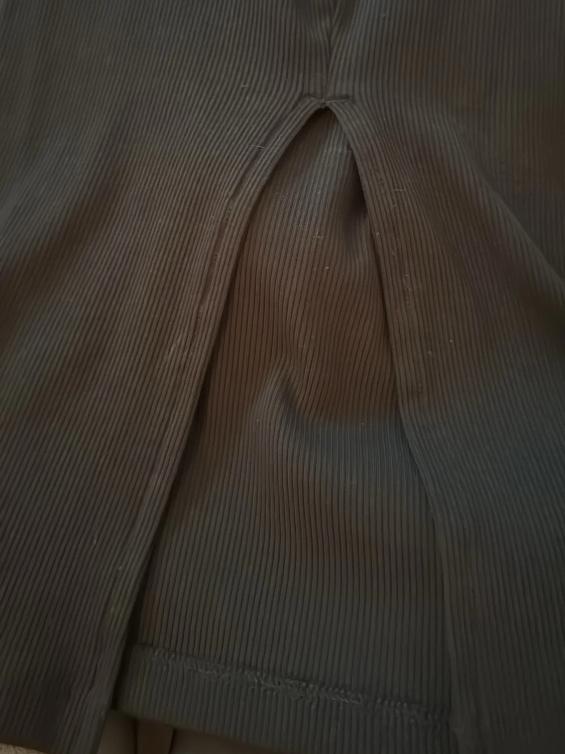 Ribbad svart klänning  - 1