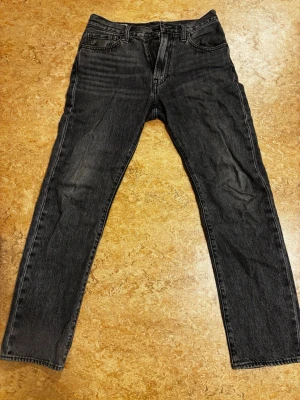 Levi's jeans 551Z - Levi's i modellen 551Z. Storlek W28 L32
