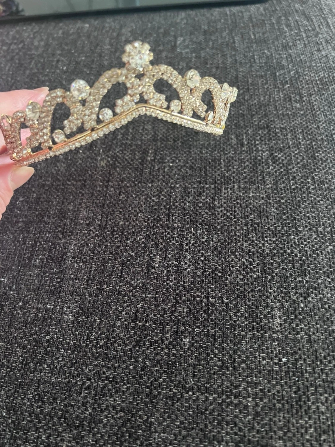 Glittrig tiara i guld och silver - 1