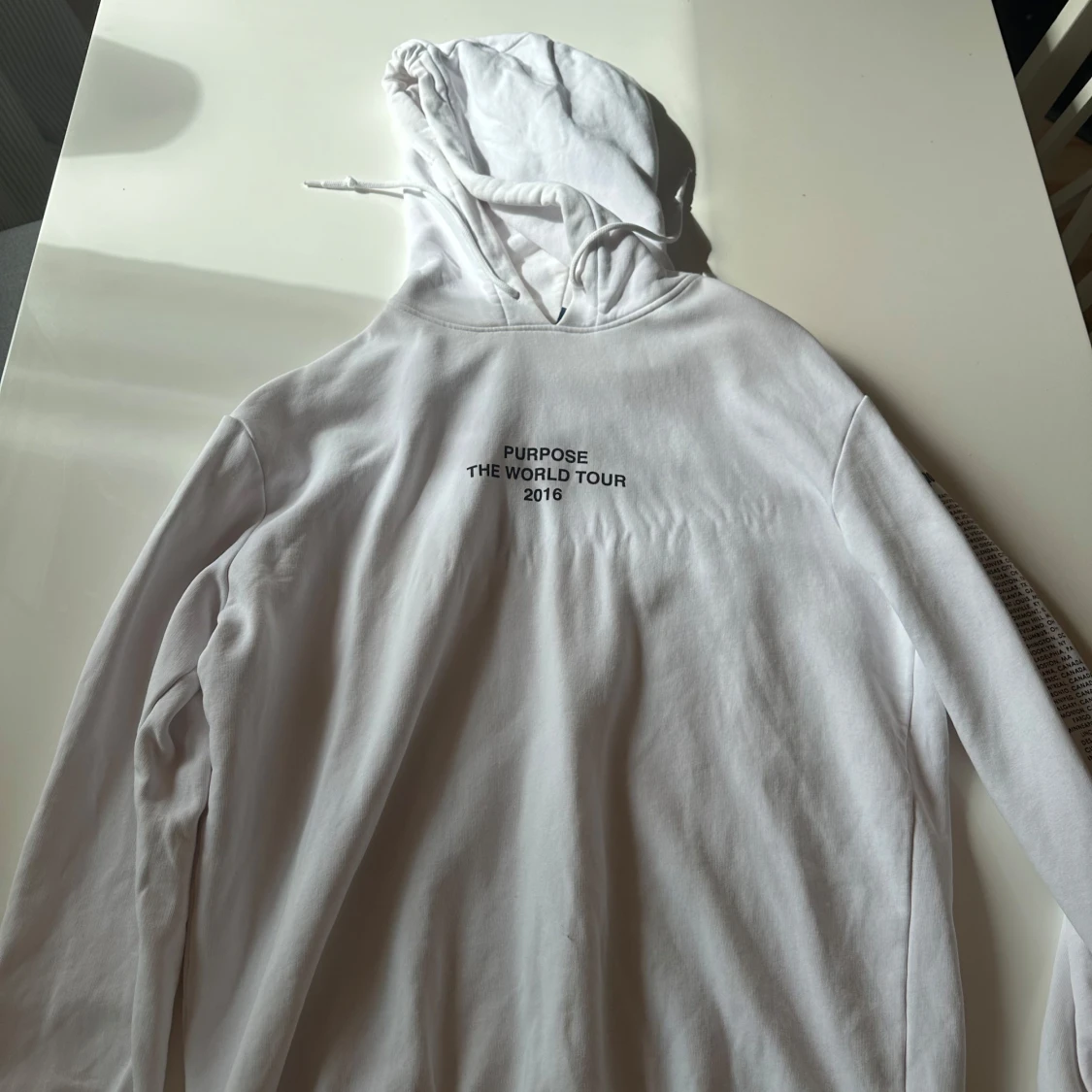 Vit Purpose Tour hoodie från Bieber