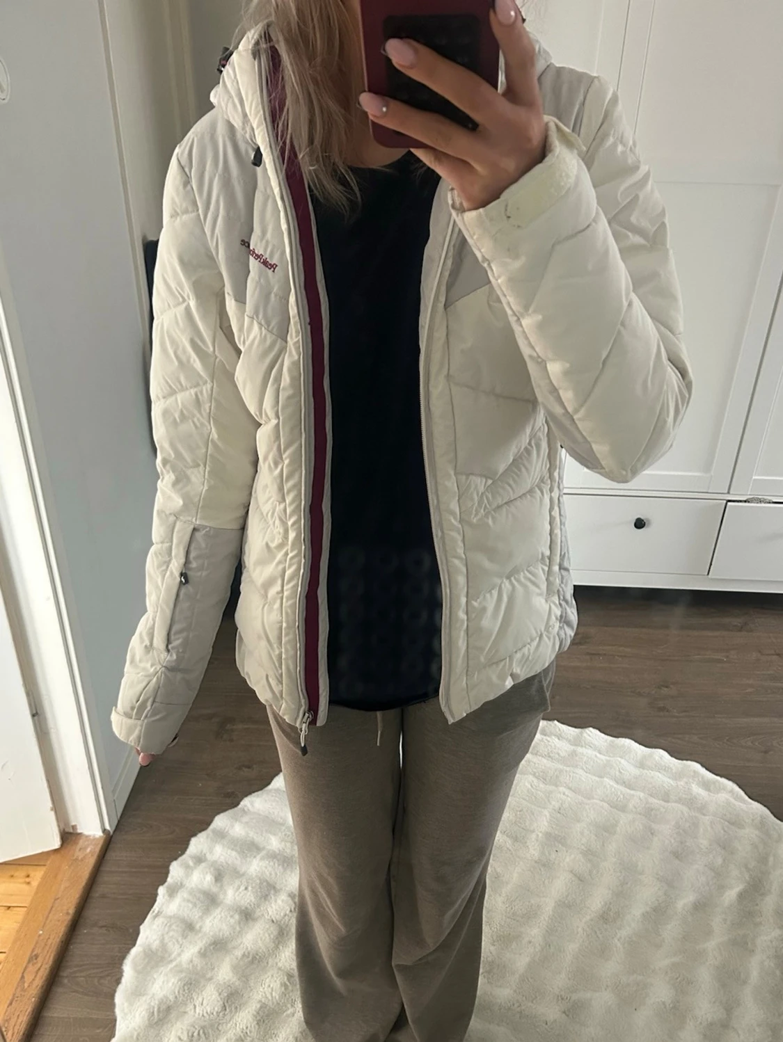 Vit pufferjacka från Peak Performance