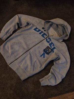 Diesel , vintage hoodie , - Nice vintage/archive piece from diesel  , fits really nice ,and have a nice logo on the front , the zip is working smoothly , and the size is M (medium) and fits like it . I would say it fits normally isnt oversized or anything , and overall thr quality is pretty nice and no defects, used maybe a few times👌😄