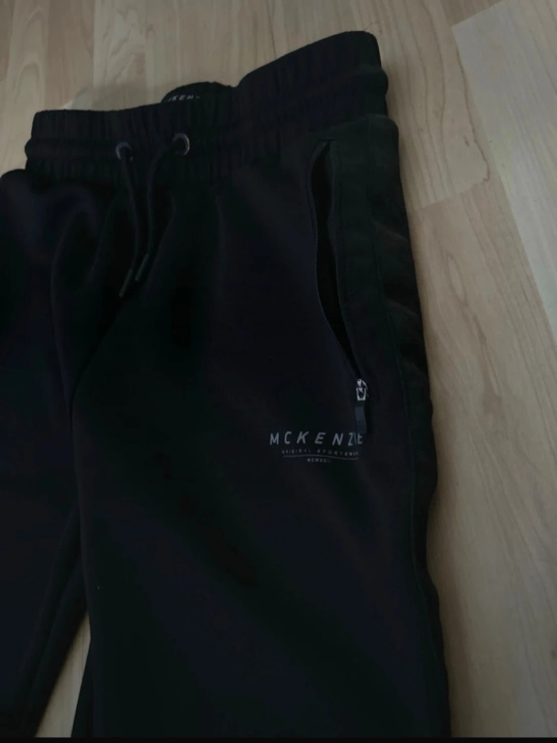 Svarta mjukisbyxor från McKenzie - 1