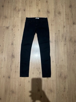 Sweet Denim jeans - Har ett par Sweet Denim jeans till salu. I mycket fint skick. Size 27 (W27). 