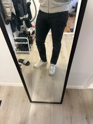  Jacob Cohen 688 - Ett par schyssta Jacob Coen 688, storlek W33. Modellen är 183cm och 85kg. Inga defekter på jeansen. Först i kvarn får alltid bäst pris. 💯 vid mer frågor skriv i dm