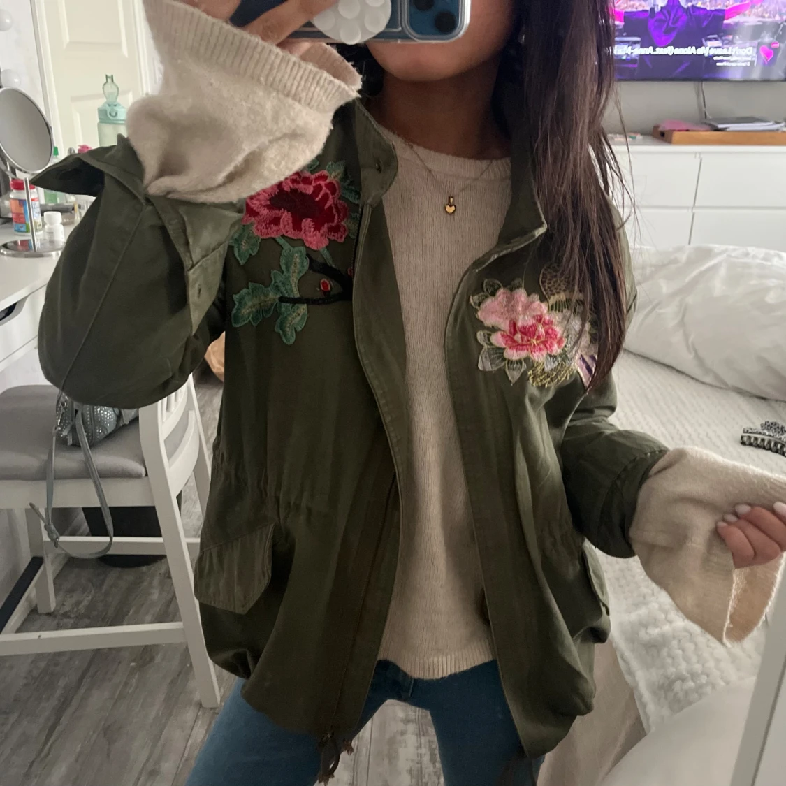 Jacka med broderi