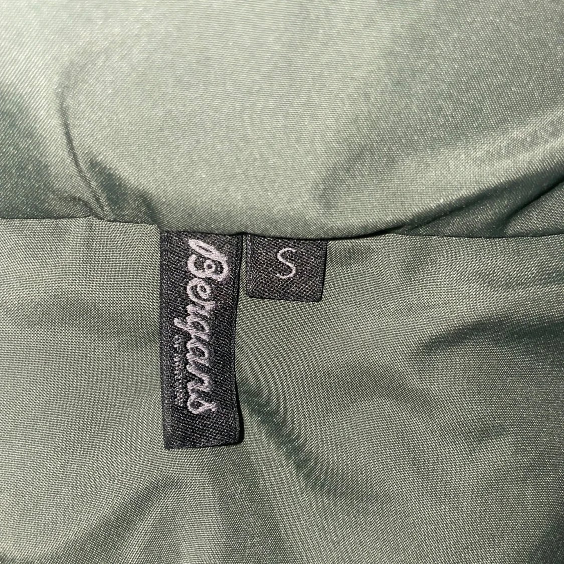 Mörkgrön pufferjacka från Bergans - 3