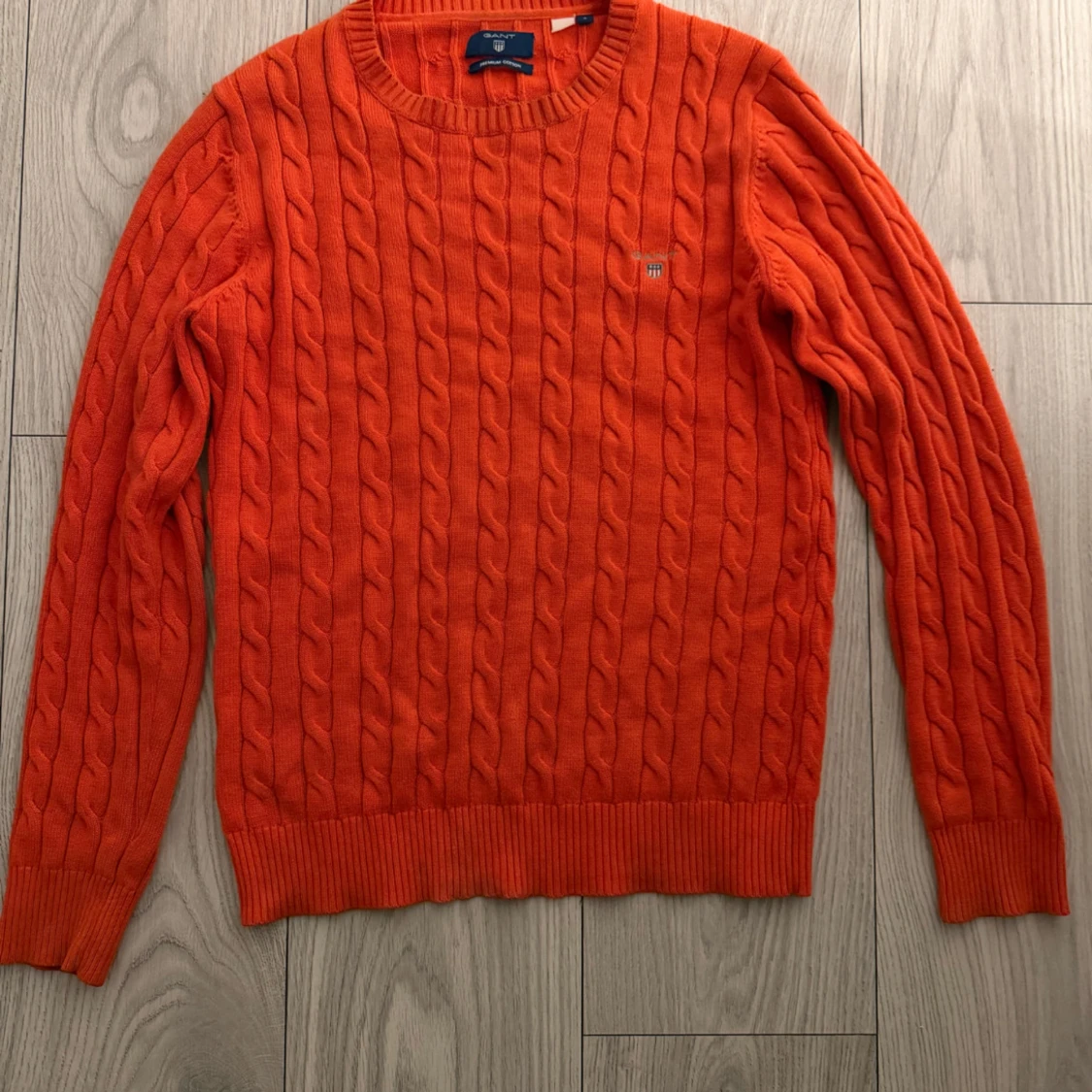 Orange kabelstickad tröja från Gant
