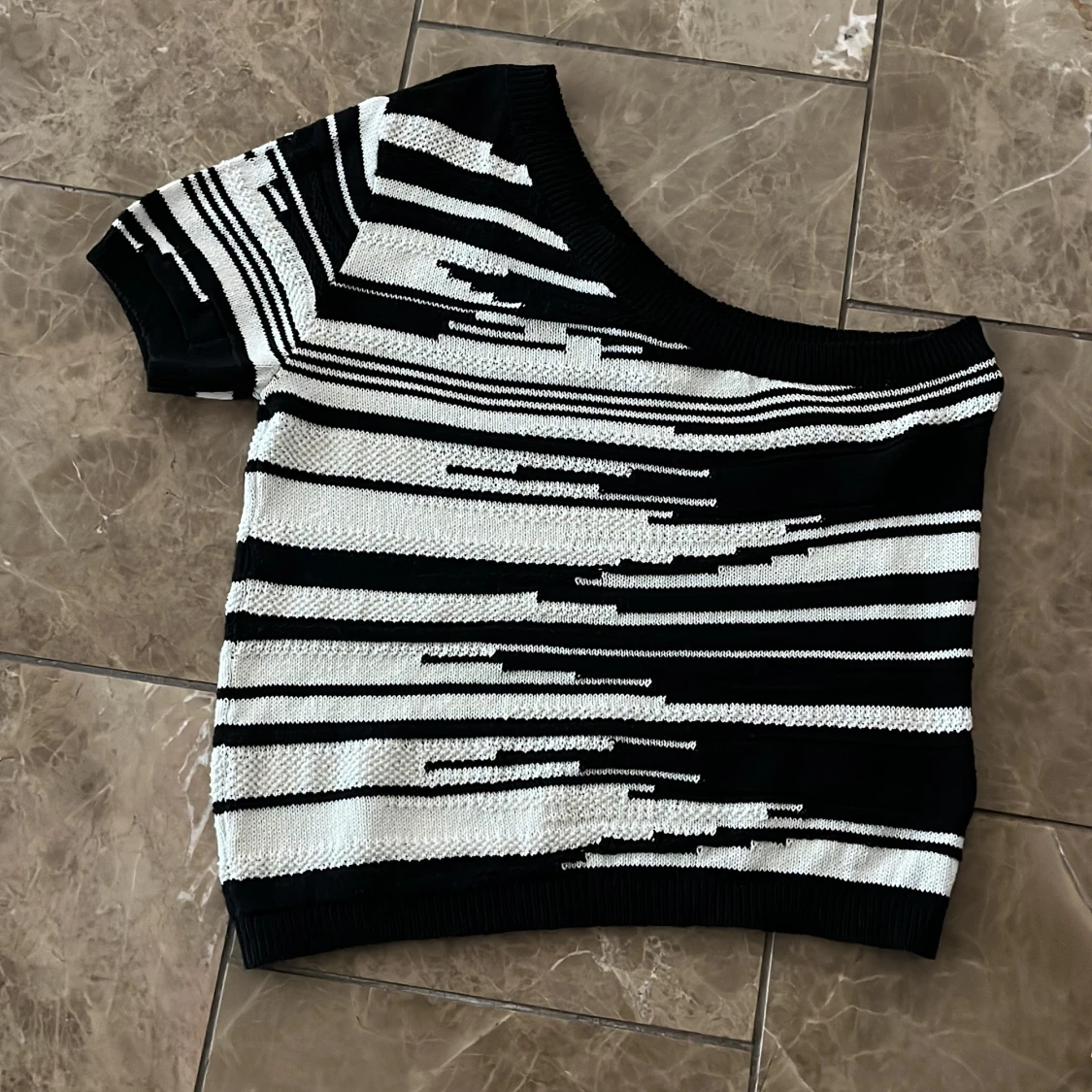 Svartvit randig offshoulder topp Lindex