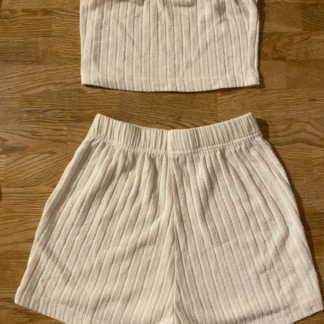 Vita ribbat set från SHEIN