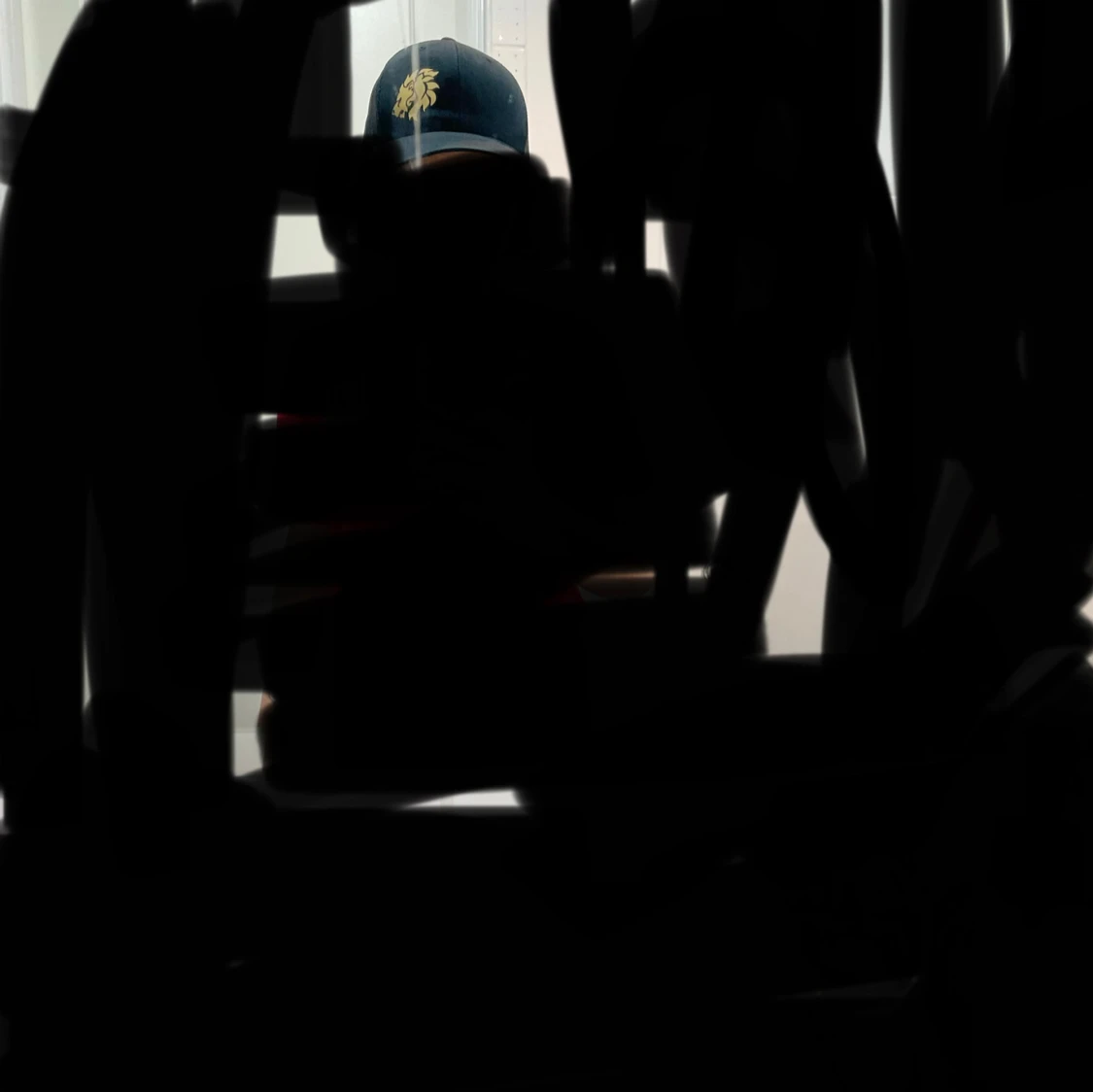 Svart keps med lejongult lejontryck - 4