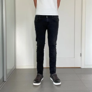 Replay Anbass Jeans - Säljer nu dessa Replay Anbass jeans, W30, skriv för fler bilder/frågor🙌🏼