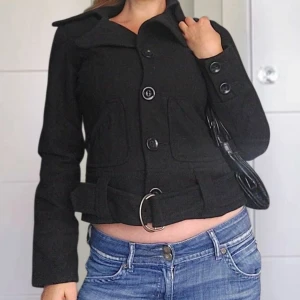 Y2k vinter jacka  - Varm jacka i ull från Vero Moda, storlek M 