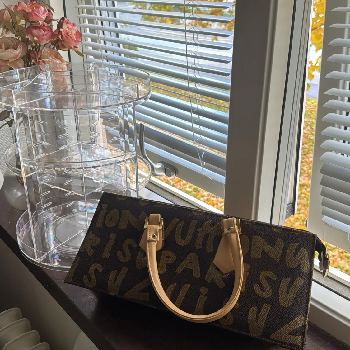 handväska med grafiskt tryck