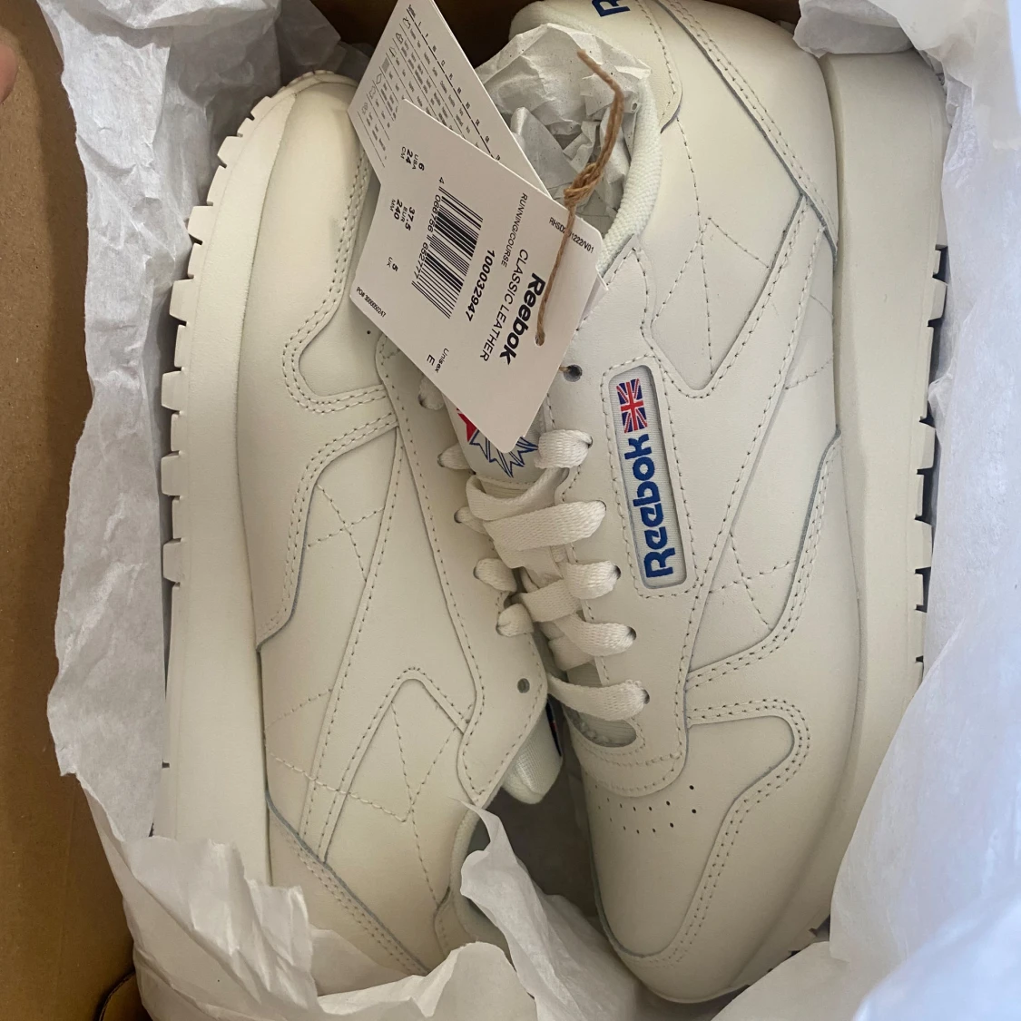 Vita Reebok Classic sneakers i skinn - 3