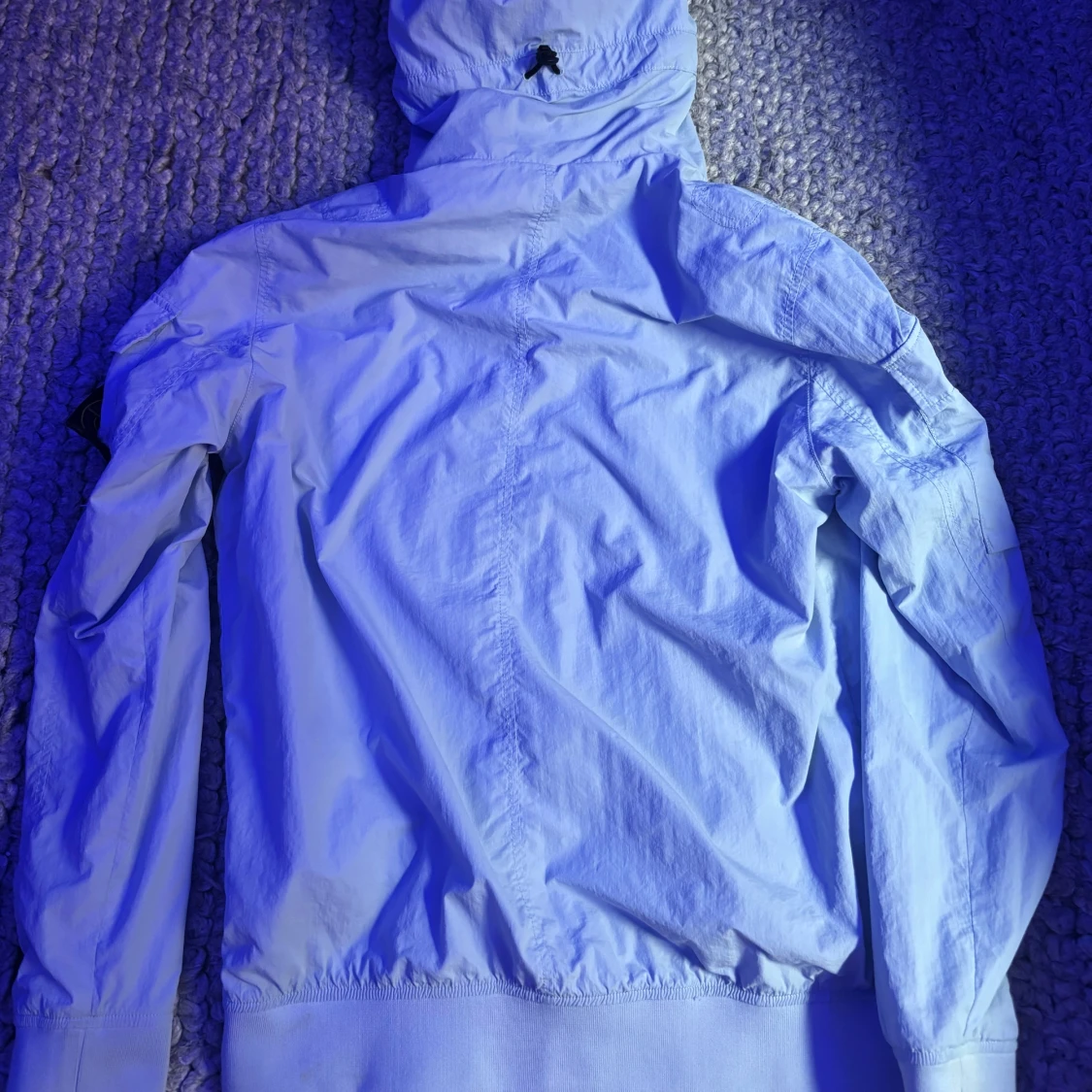 Ljusblå vindjacka från Stone Island - 1