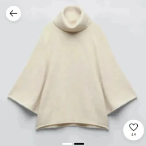 Stickad tröja med hög krage  - Säljer en suuuper populär och super snygg polo tröja från Zara som är helt utsåld och eftertraktad!! I storlek S men passar även M ☺️