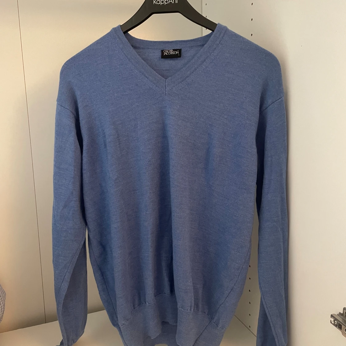 Blå v-ringad tröja från Oscar Jacobson