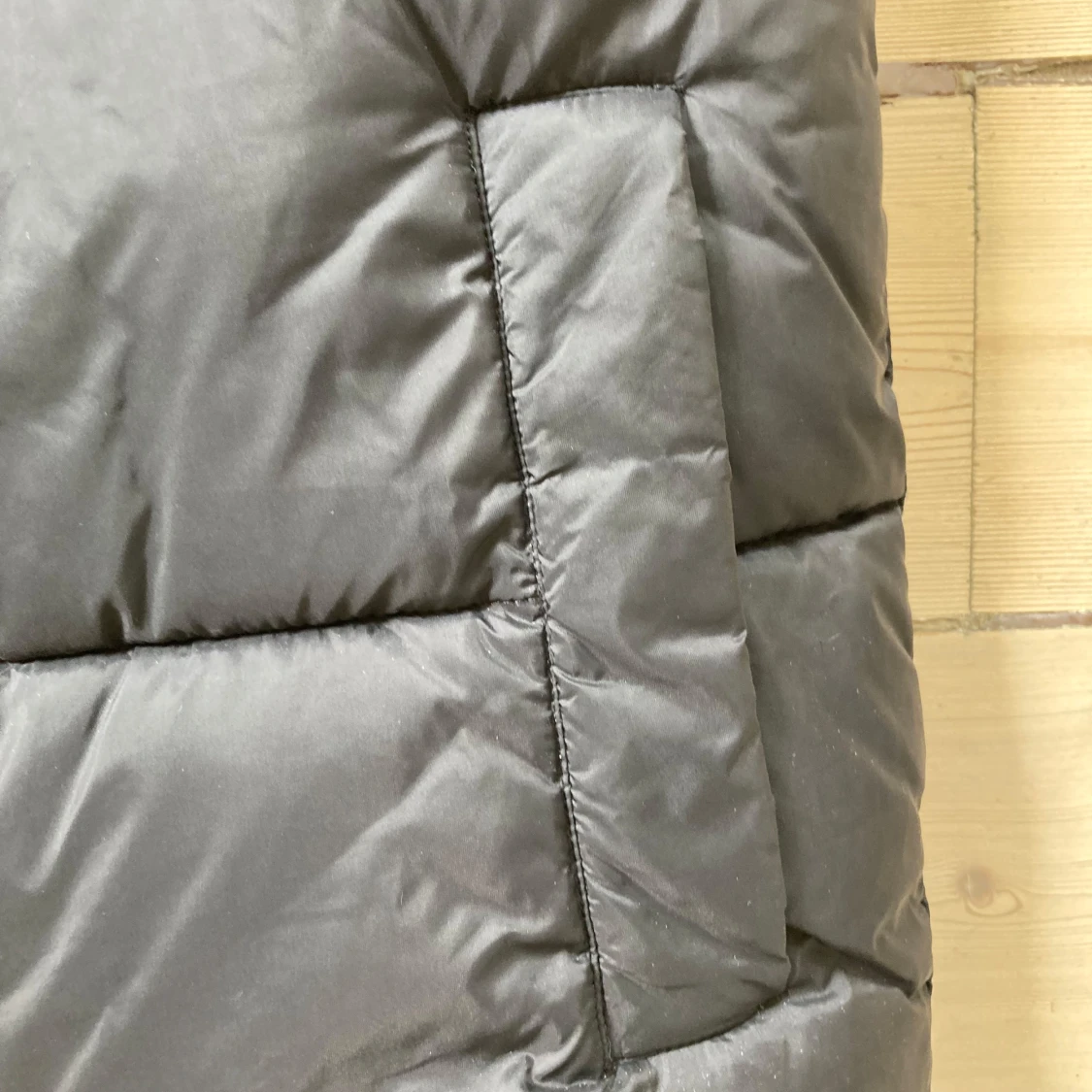 Svart dunväst från Lyle & Scott - 3