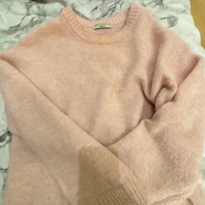 Rosa stickad tröja - Stickad basic tröja från gina tricot, strl xs