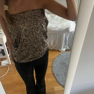 Glitter kjol/topp - Säljer denna kjol som även används som topp i strl M från Lindex.🌟