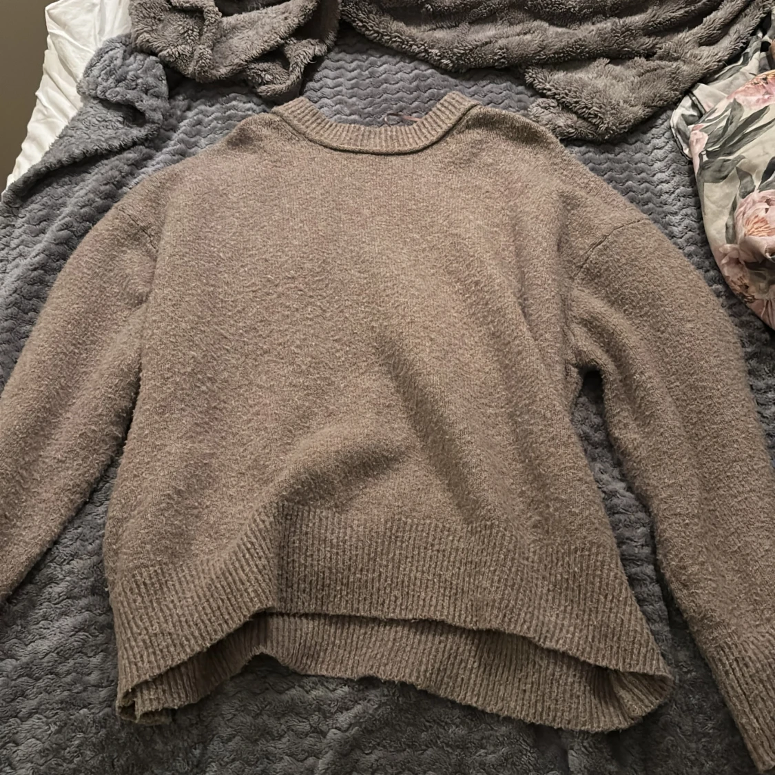 Beige stickad tröja Pull&Bear S