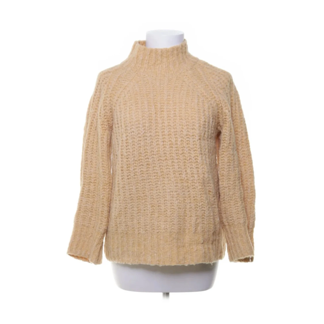 Gul stickad tröja med hög krage