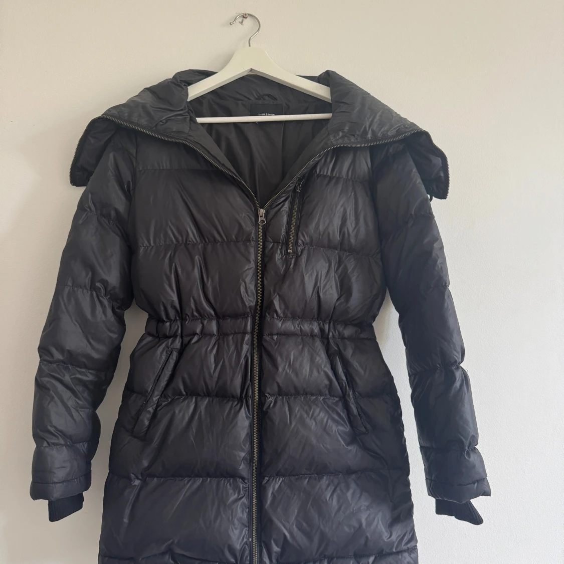 Mörkblå lång pufferjacka från Samsoe Samsoe - 2