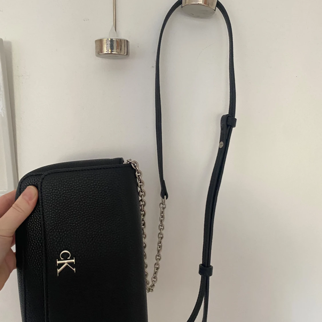 Svart axelväska från Calvin Klein - 3