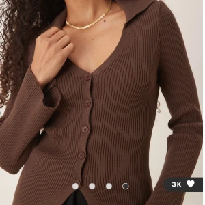 Brun ribbad kofta - säljes pga stor storlek, från asos 💕 testad 1 gång aldrig haft den ute