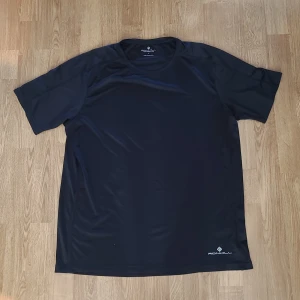 Rondell tshirts - Tre stycken Ronhill tshirts i träningsmaterial. 1 för 30 eller alla tre för 60. 