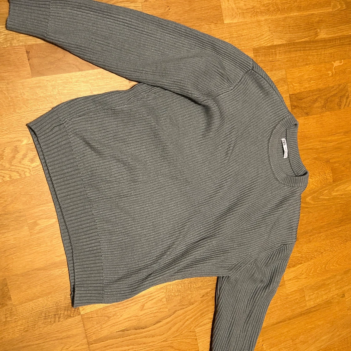 Grå/turkos stickad tröja från Zara