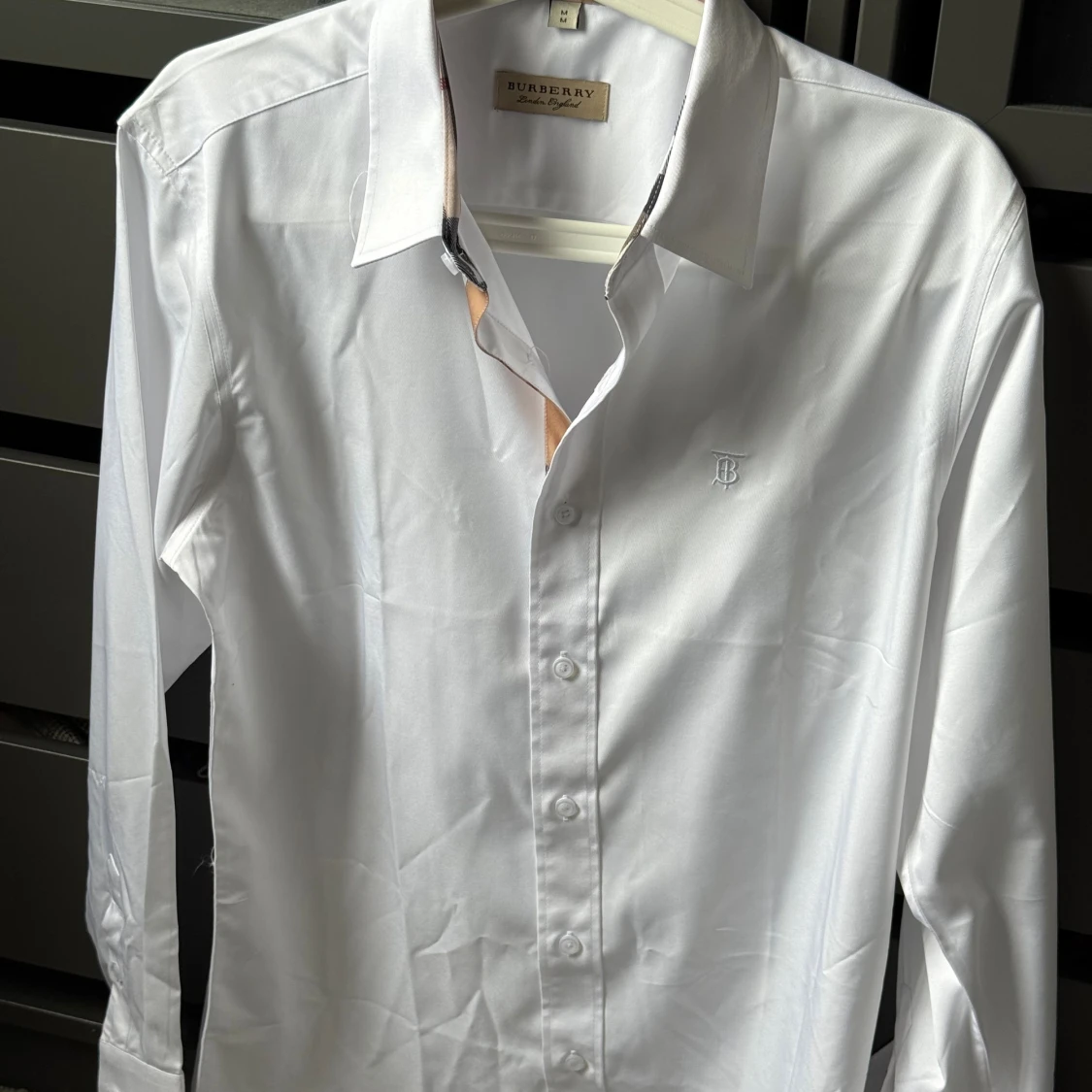 Vit Burberry skjorta