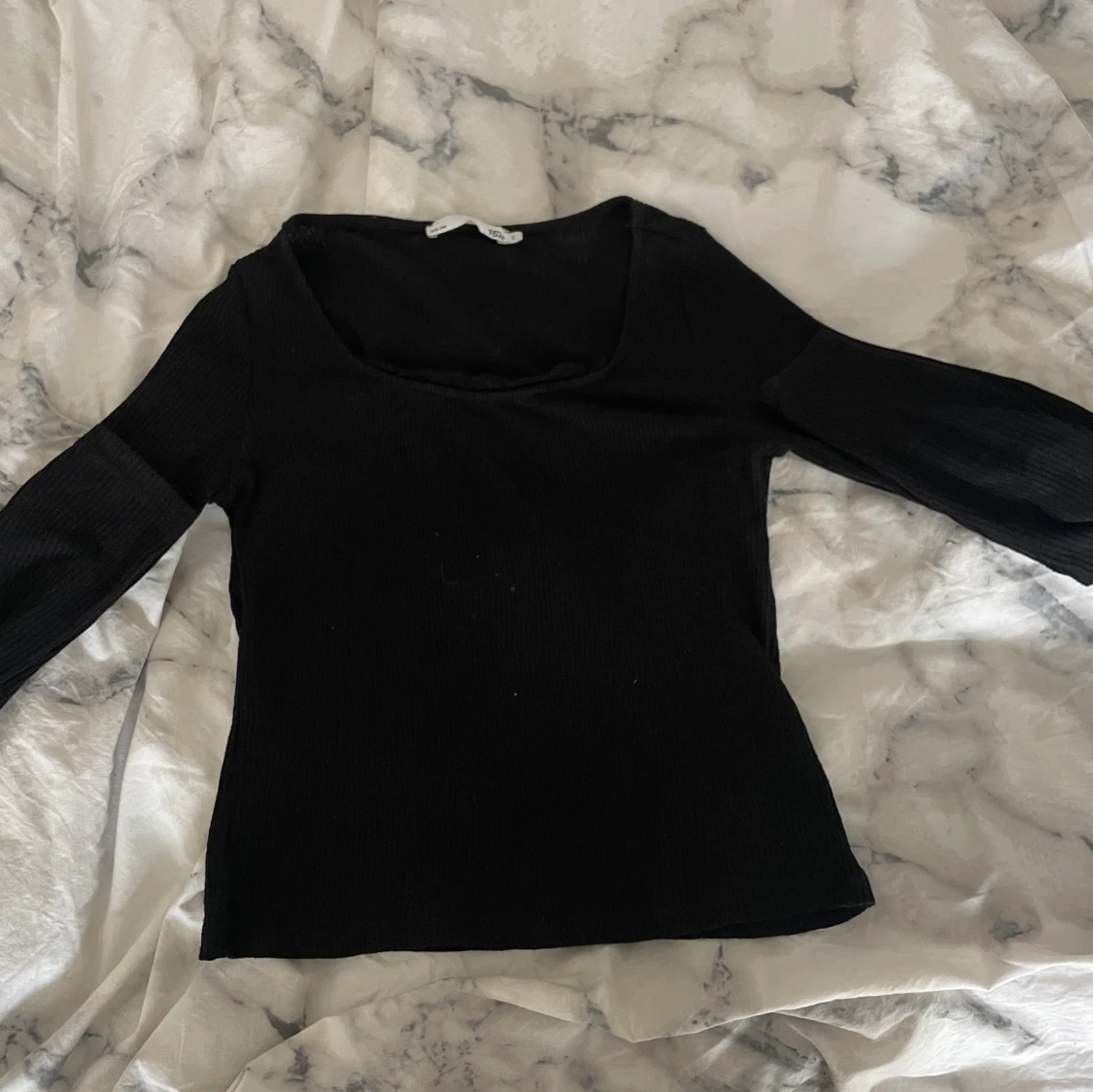 Svart ribbad långärmad topp