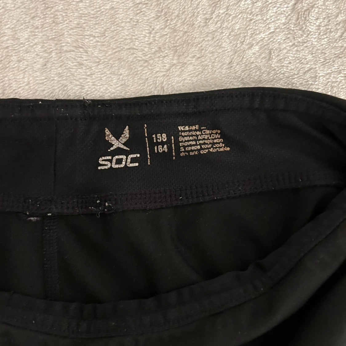 Svarta träningstights-shorts från SOC - 1