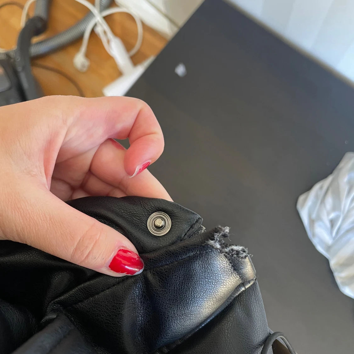 Svart skinnimitation väst LXA, Linn Ahlborg, M - 3