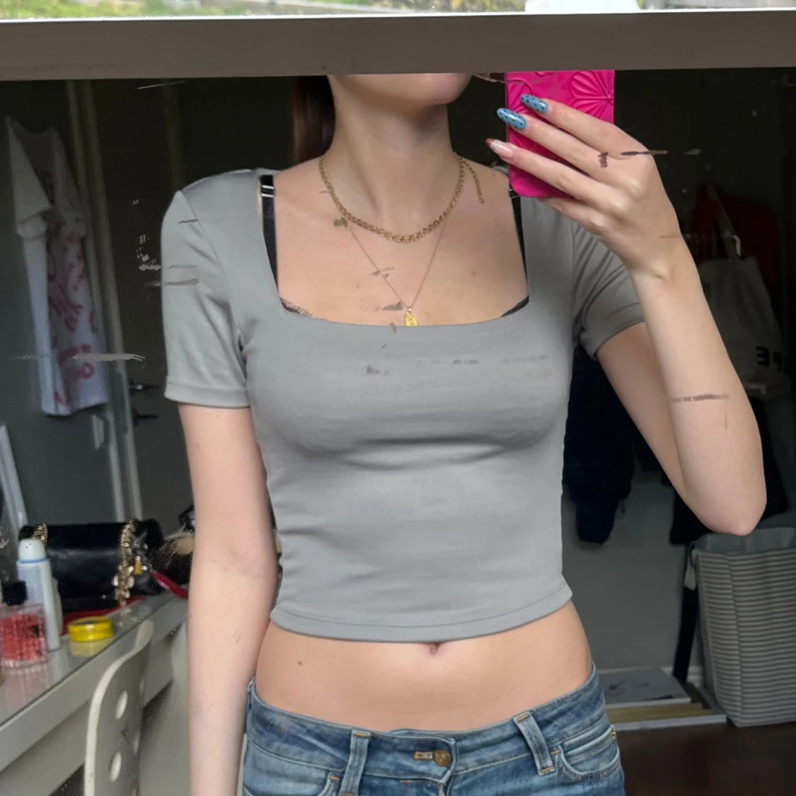 Grå croppad topp med fyrkantig ringning