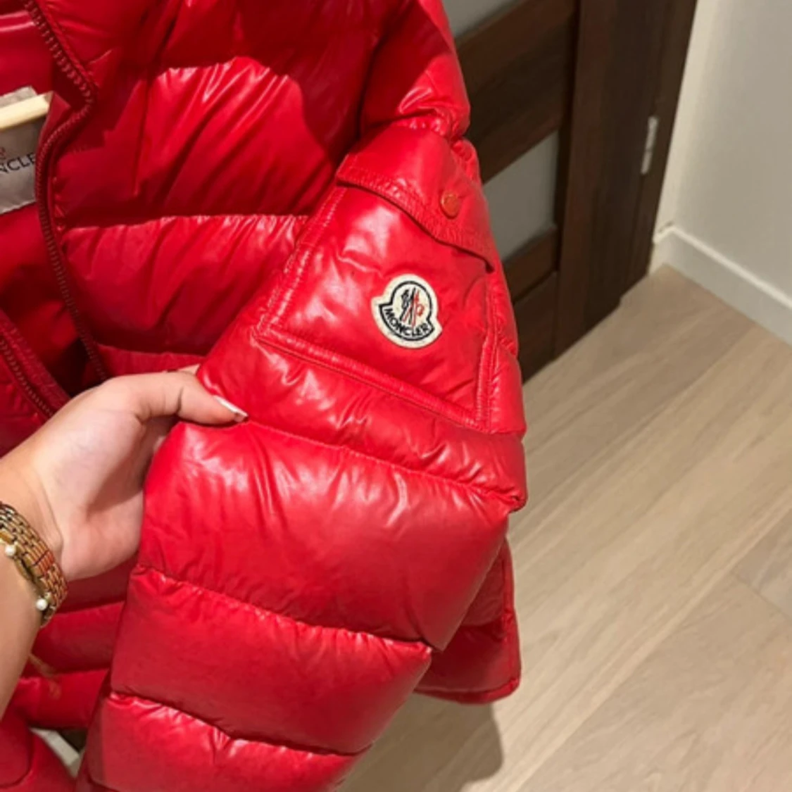 Röd Moncler pufferjacka med huva - 3