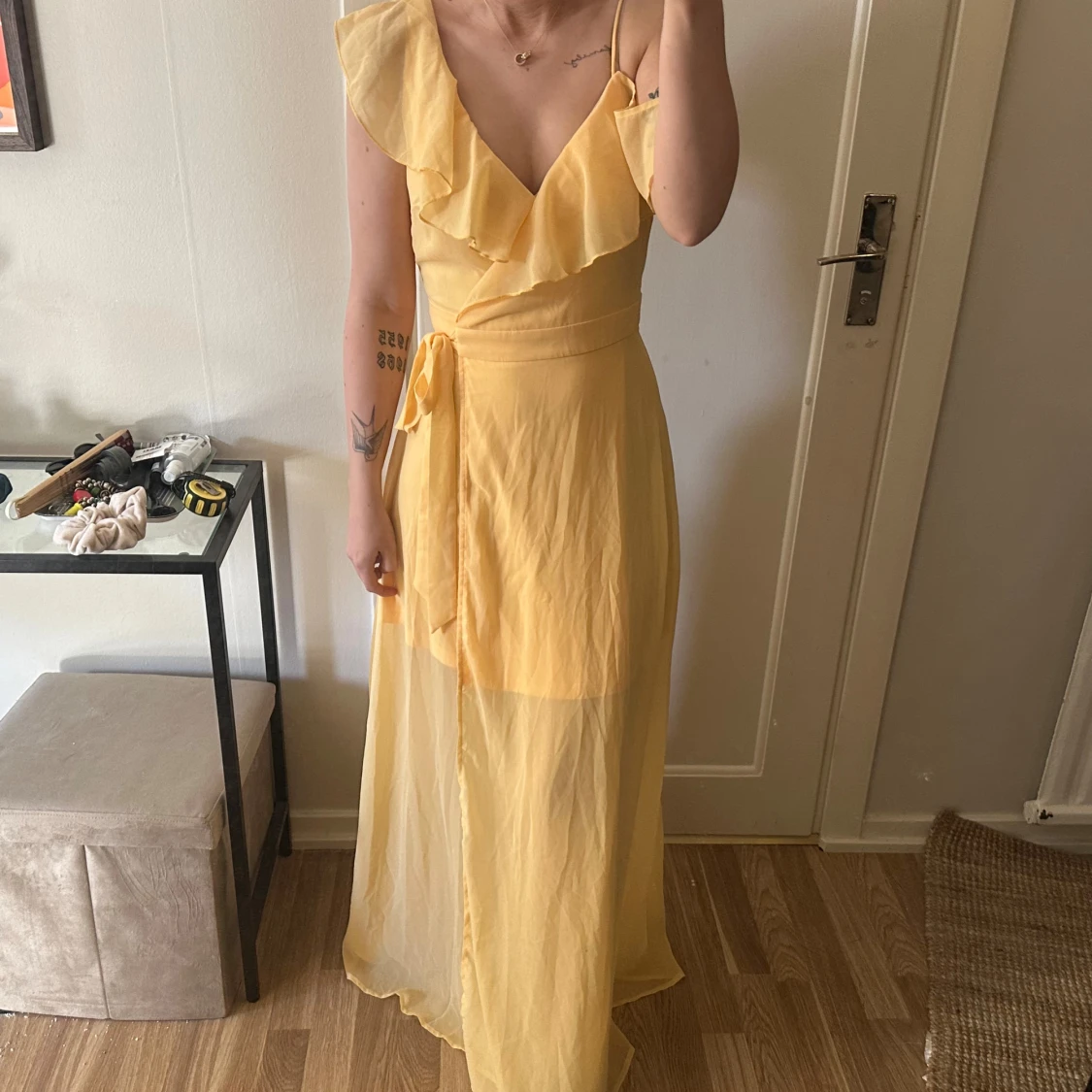 Gul långklänning från Showpo