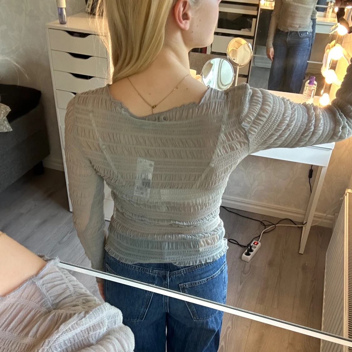 grön/greige meshblus med struktur från Gina Tricot - 2