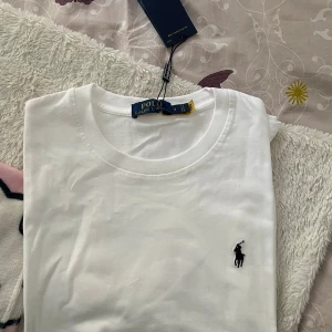 Vit t-shirt från Polo Ralph Lauren - Klassisk vit t-shirt från Polo Ralph Lauren, helt NY