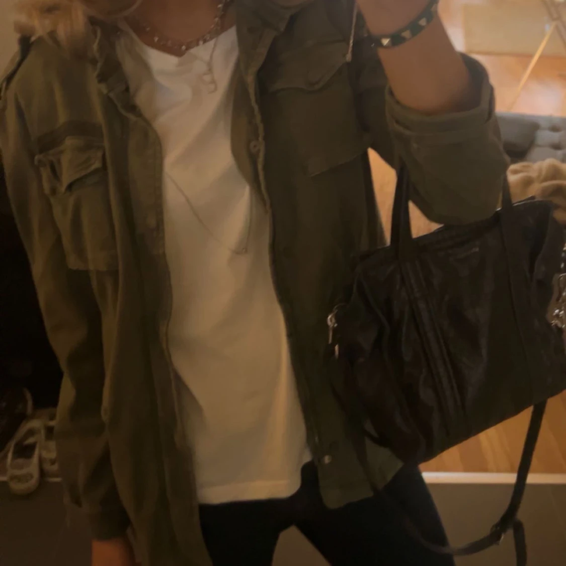 Olivgrön overshirt med fickor - 1