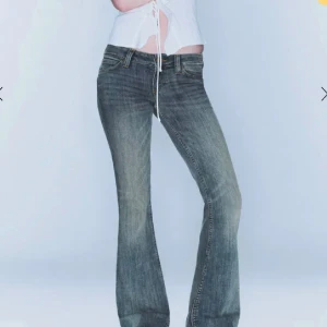 Helt nya blå bootcut jeans från Cheap Monday - Snygga blå bootcut jeans från Cheap Monday. Har tagit bort lappen där bak!