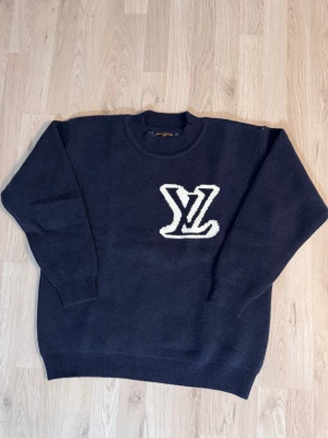 Louis Vuitton | navy sweater - Size M, never used, condition and quality perfect