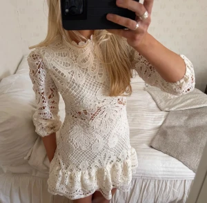 Studentklänning - Broderad vit klänning! Perfekt till studenten💓💓💓