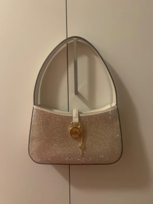 Michael Kors väska ”Lyra” i LT Cream - Ny och oanvänd